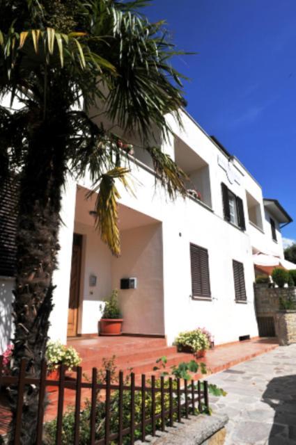 Holiday House Aurora กอร์โตนา ภายนอก รูปภาพ