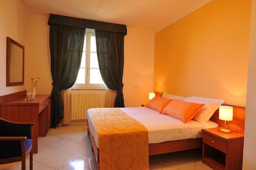 Holiday House Aurora กอร์โตนา ภายนอก รูปภาพ